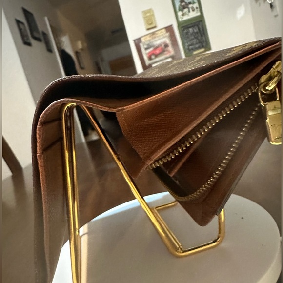 LOUIS VUITTON 💯 % authentic Wallet RA0948 - Picture 7 of 11